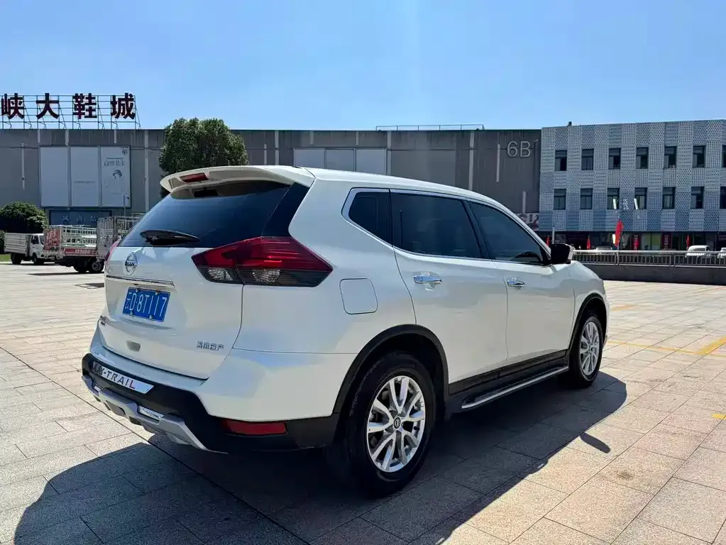 Nissan X-Trail — фото 10