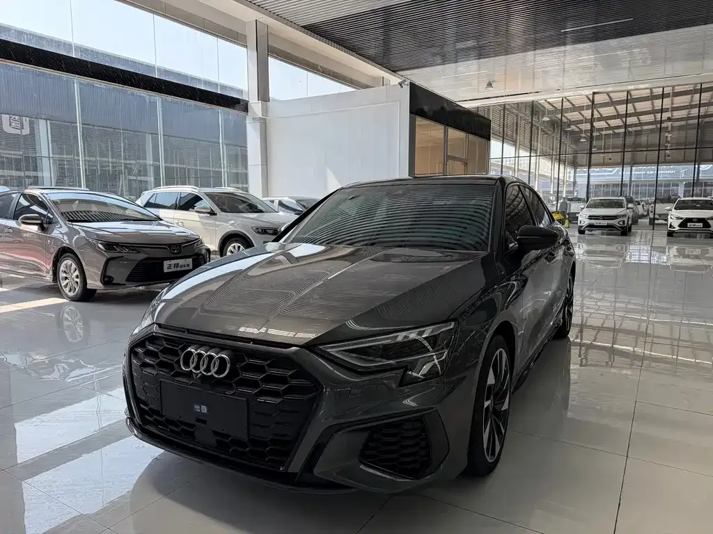 Audi A3 — фото 1