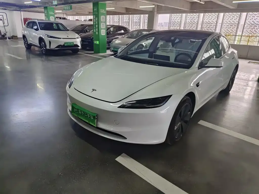 Tesla Model 3 — фото 1