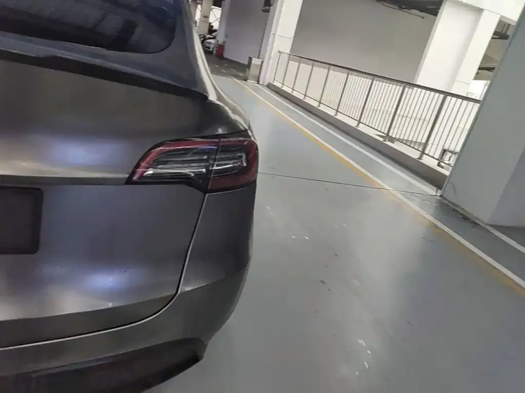Tesla Model Y — фото 7