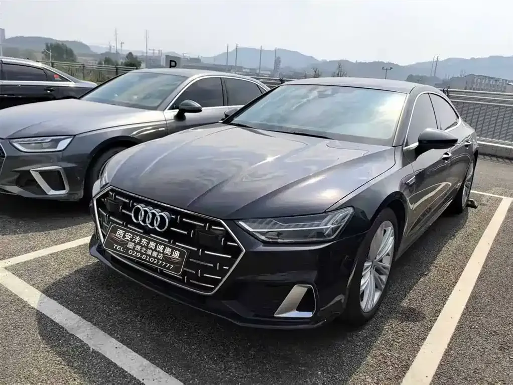 Audi A7L — фото 1