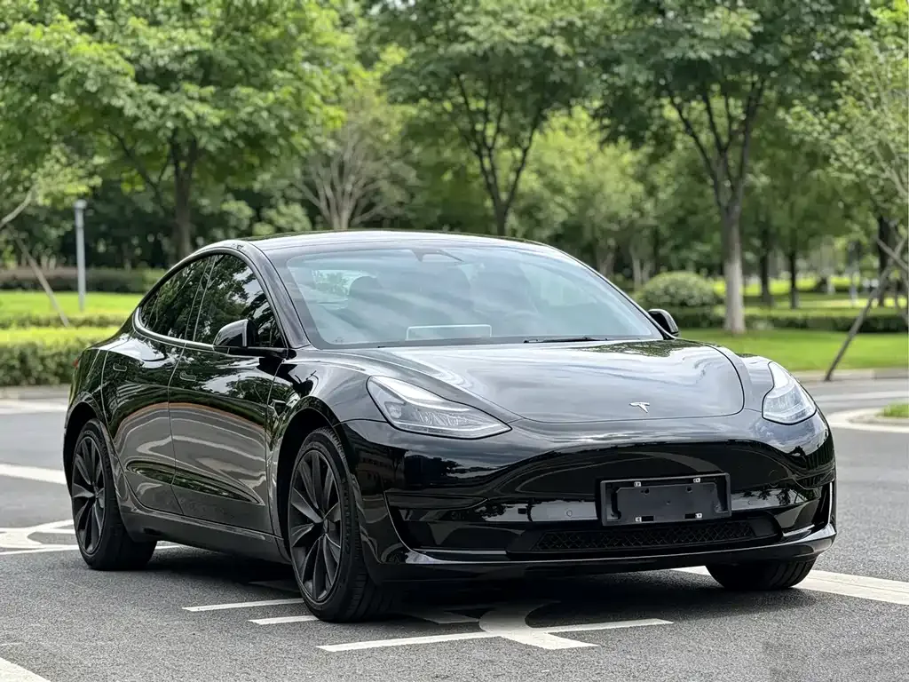 Tesla Model 3 — фото 8