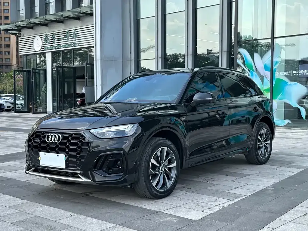 Audi Q5L — фото 1