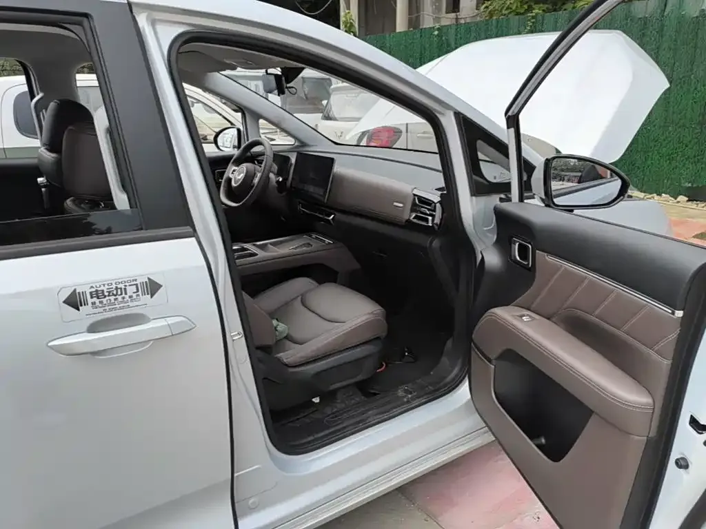 Wuling Xingguang 730 New Energy — фото 9