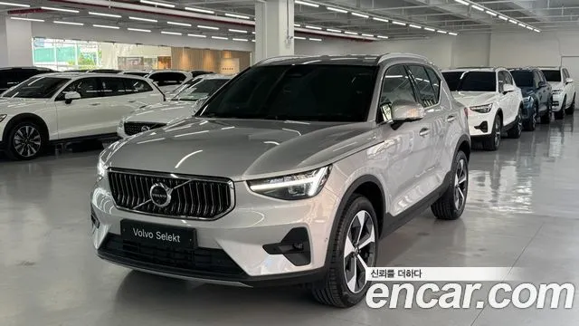 Volvo XC40 — фото 1