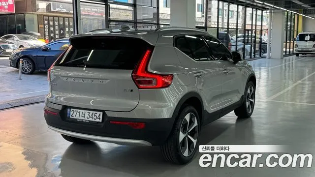 Volvo XC40 — фото 4