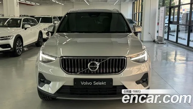 Volvo XC40 — фото 6