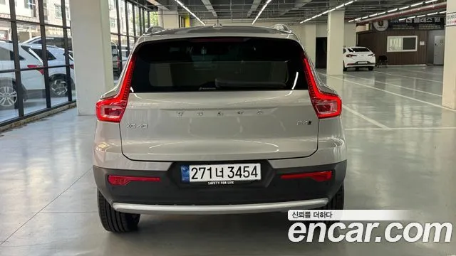 Volvo XC40 — фото 3