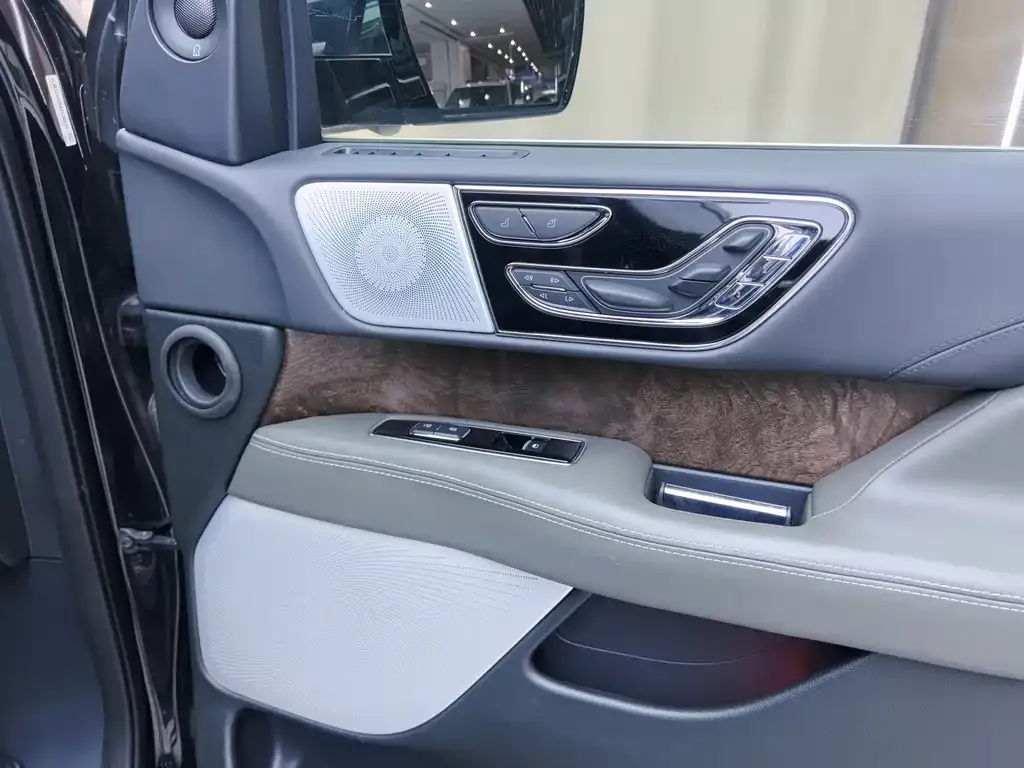 Lincoln Navigator — фото 10