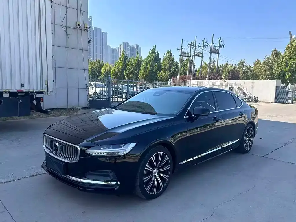 Volvo S90 — фото 1