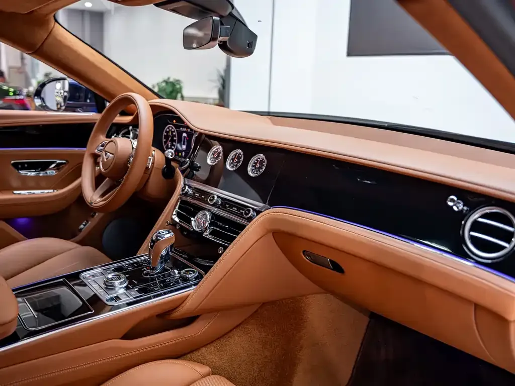 Bentley Flying Spur — фото 2