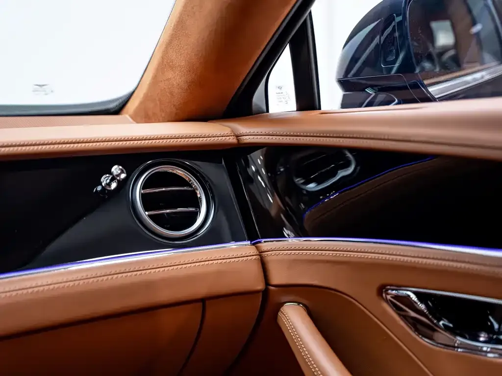 Bentley Flying Spur — фото 7