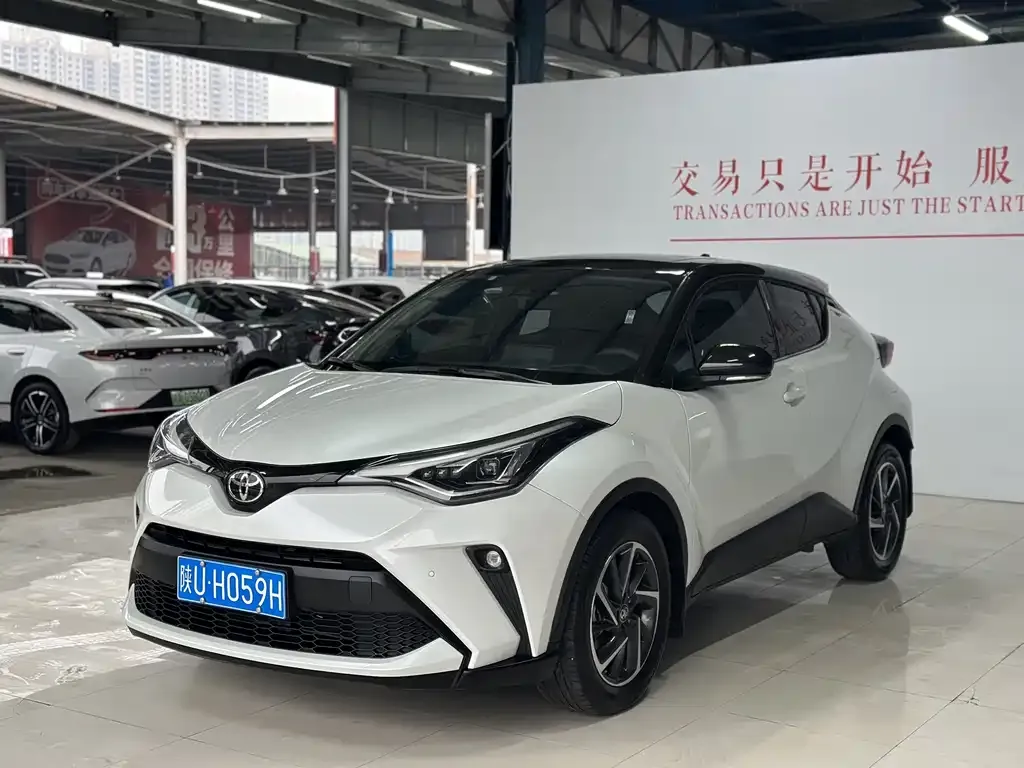 Toyota C-HR — фото 1