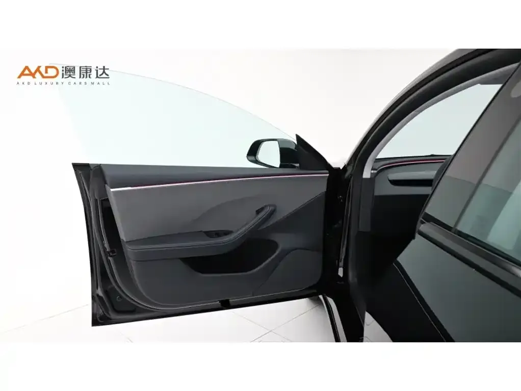 Tesla Model 3 — фото 10