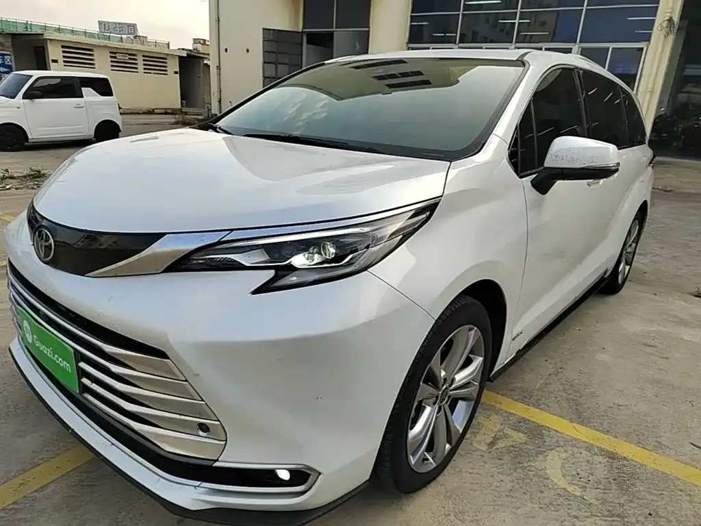 Toyota Sienna — фото 9