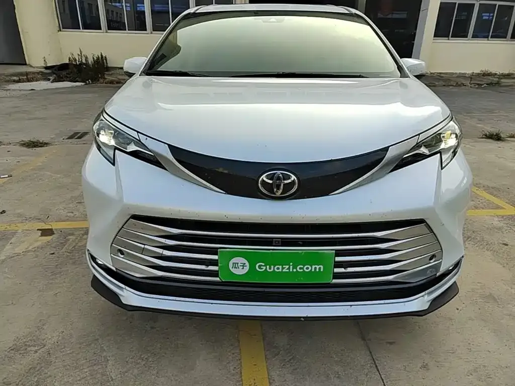 Toyota Sienna — фото 2