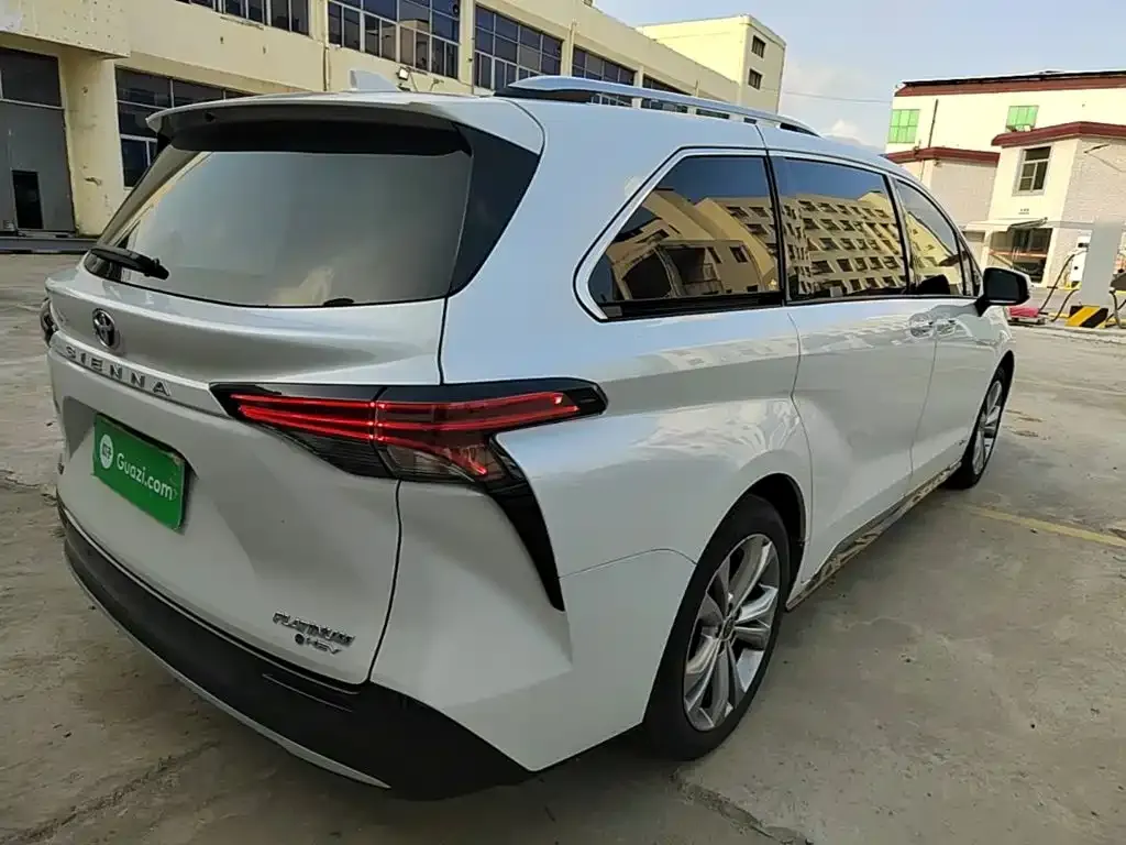 Toyota Sienna — фото 4
