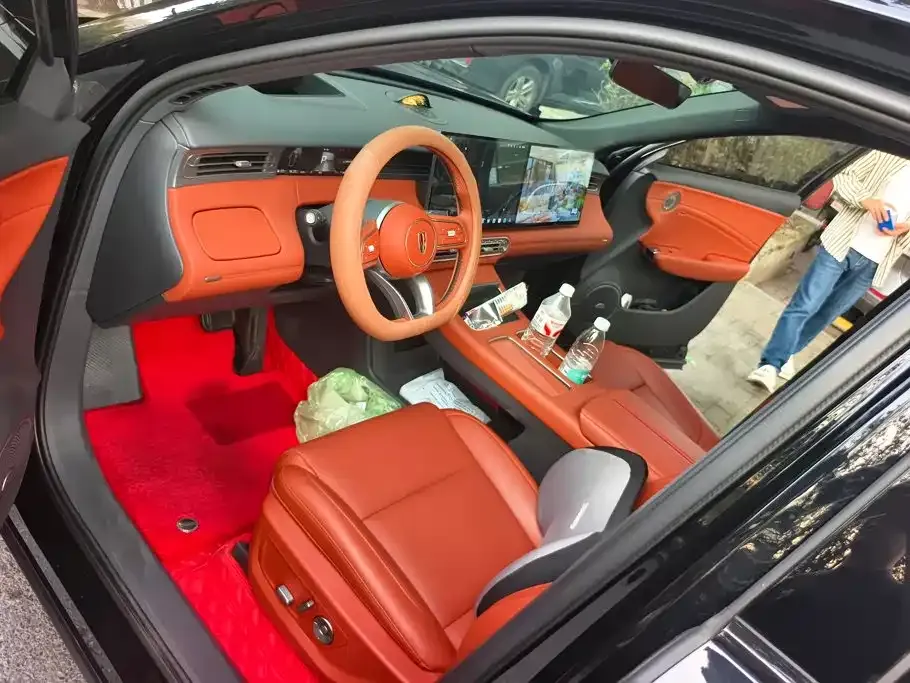 Hongqi Hongqi HS6 PHEV — фото 2