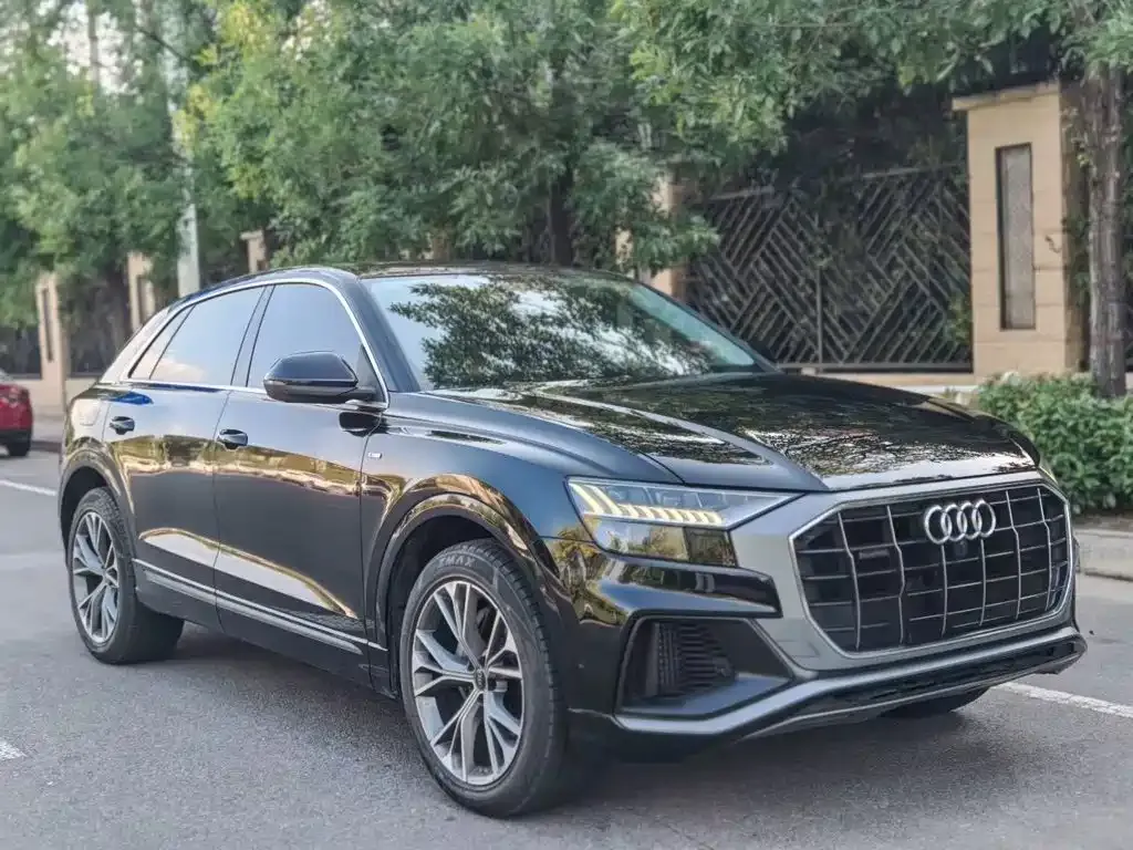 Audi Q8 — фото 1