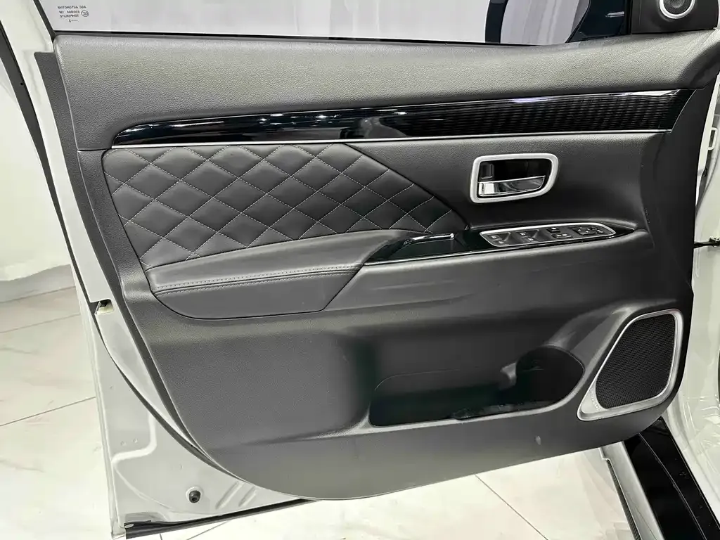 Mitsubishi Outlander — фото 2