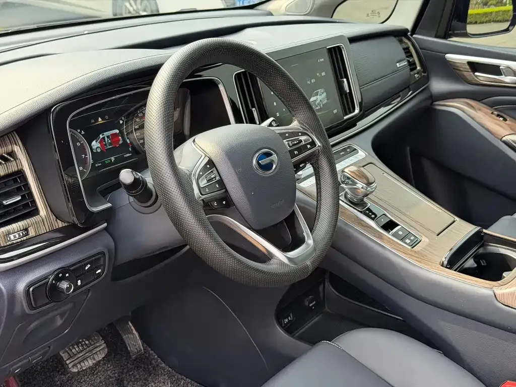 GAC Motor Trumpchi M8 — фото 2
