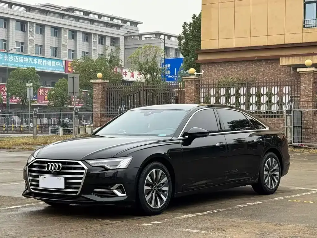 Audi A6L — фото 1