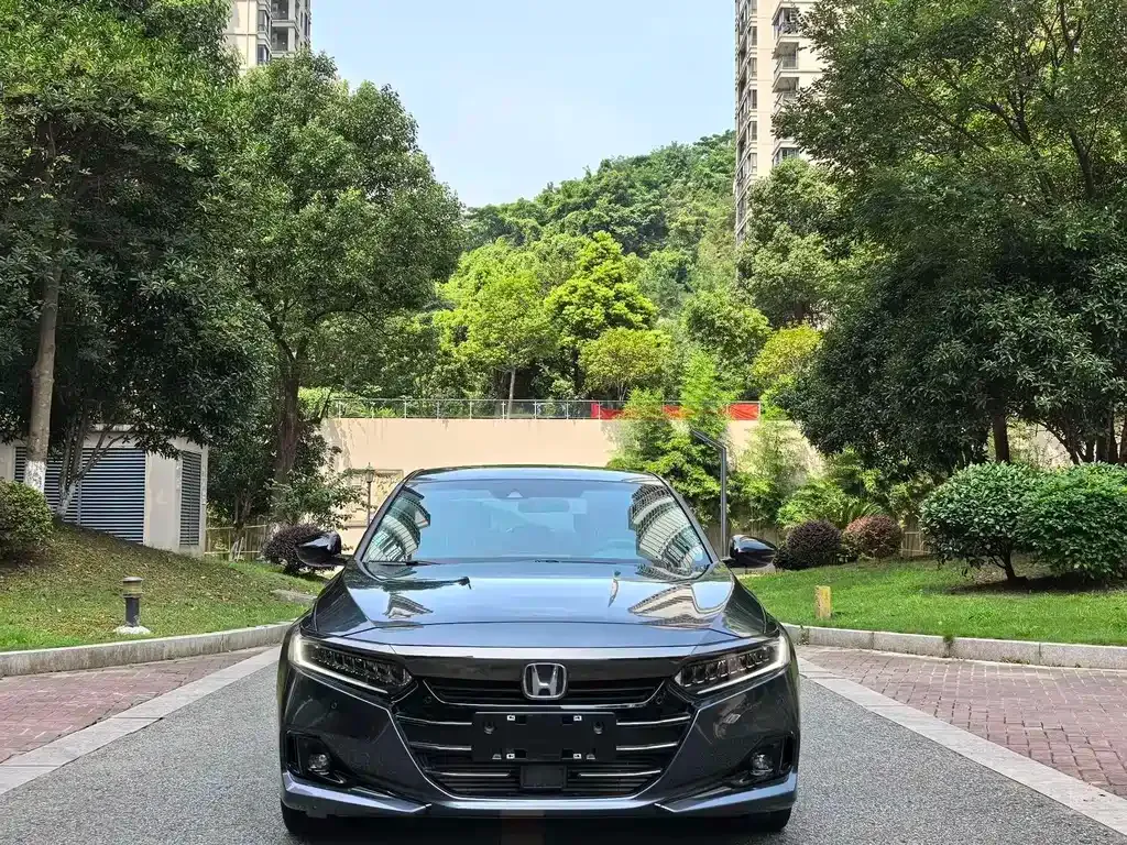 Honda Accord — фото 1
