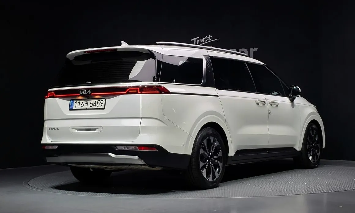 Kia Carnival — фото 5