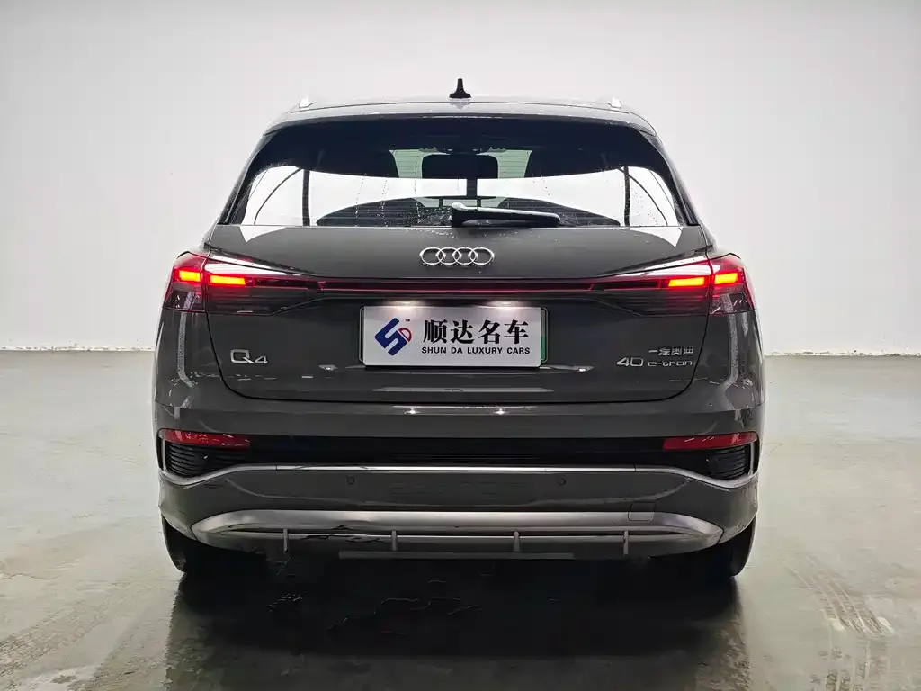 Audi Q4 e-tron — фото 2