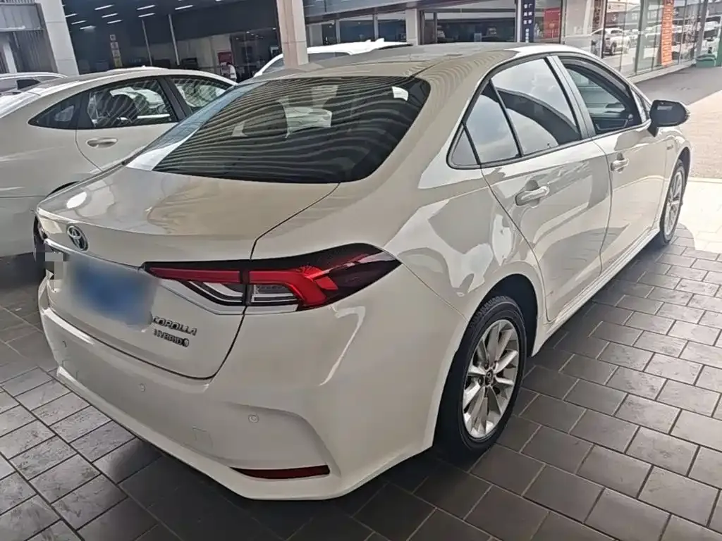 Toyota Corolla — фото 5