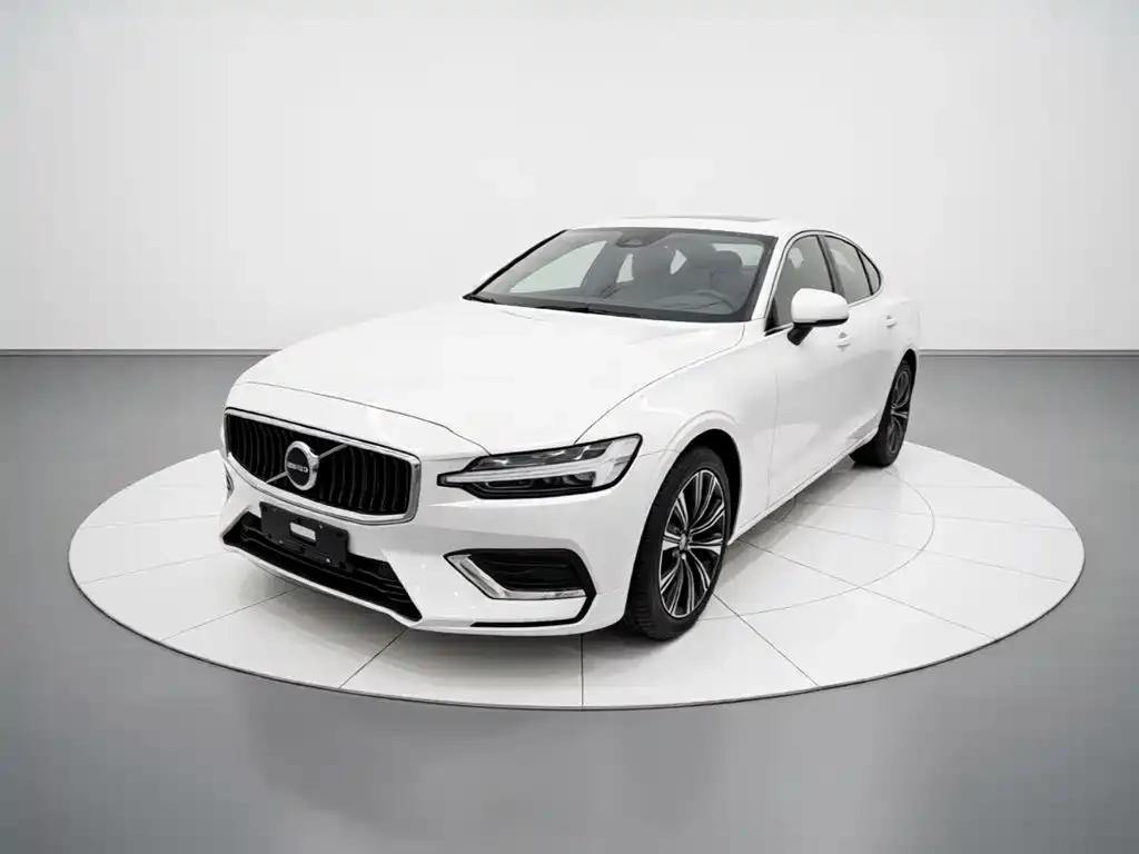 Volvo S60 — фото 1