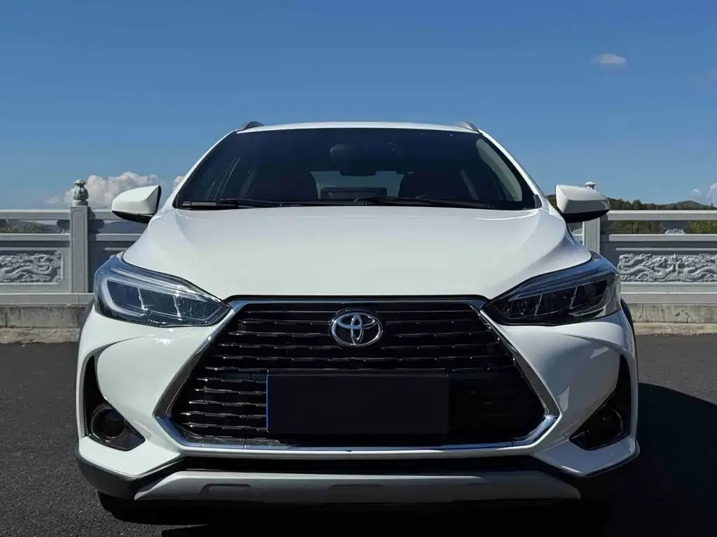 Toyota Yaris L — фото 3