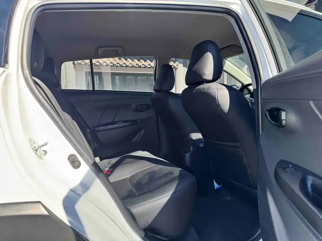 Toyota Yaris L — фото 6