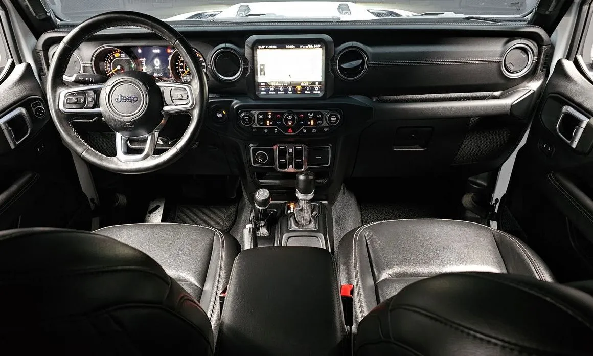 Jeep Wrangler — фото 10
