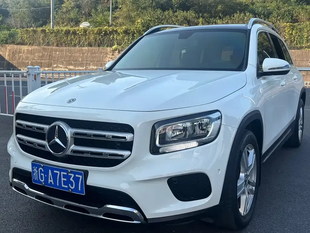 Mercedes-Benz GLB — фото 1