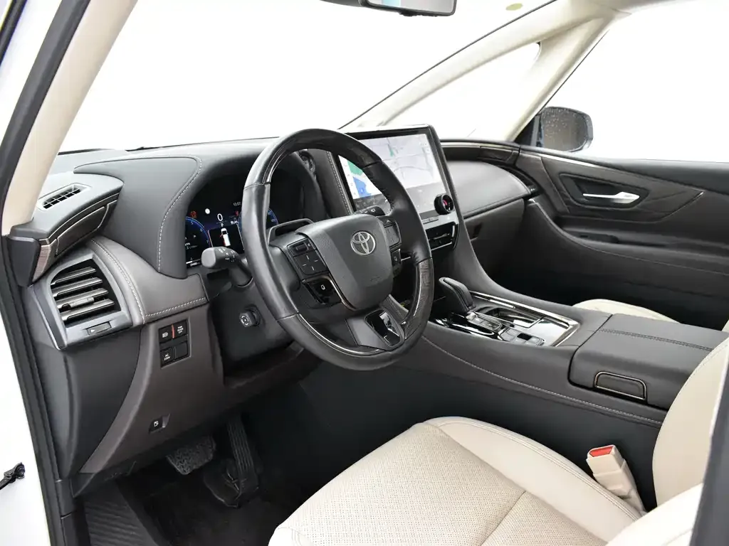 Toyota Alphard — фото 8