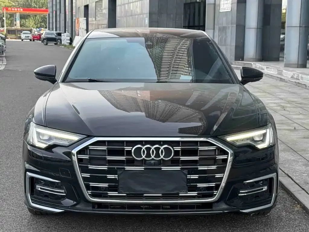Audi A6L — фото 1