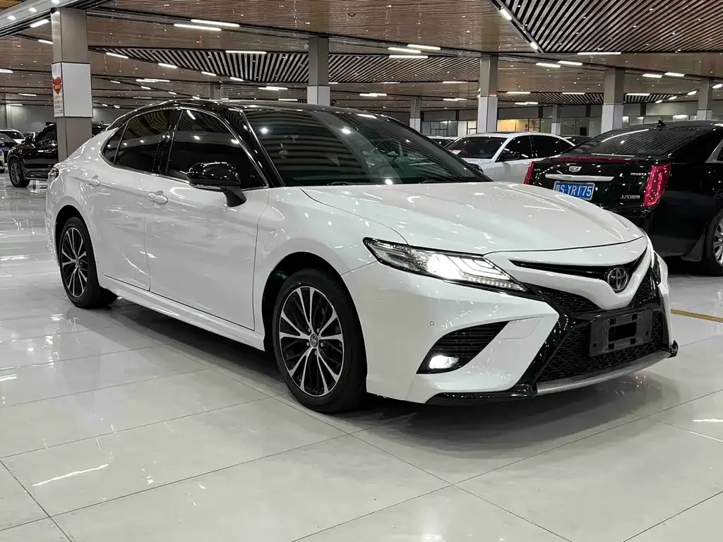 Toyota Camry — фото 7