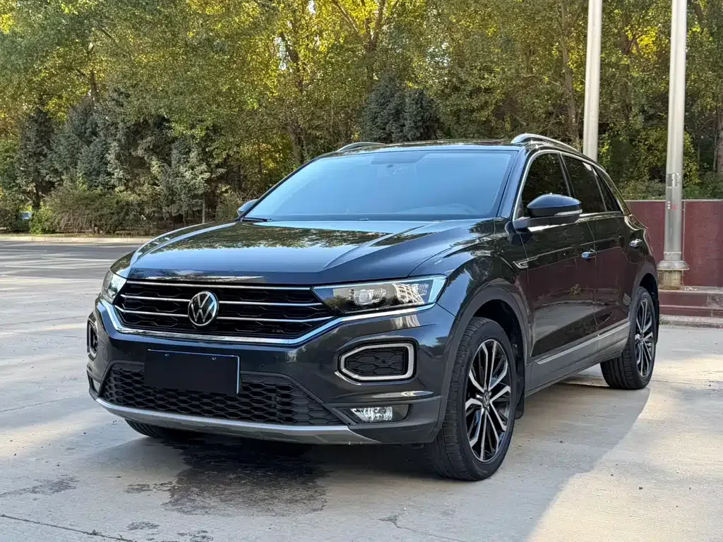 Volkswagen T-Roc — фото 1