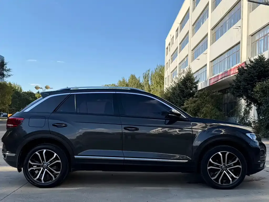 Volkswagen T-Roc — фото 9