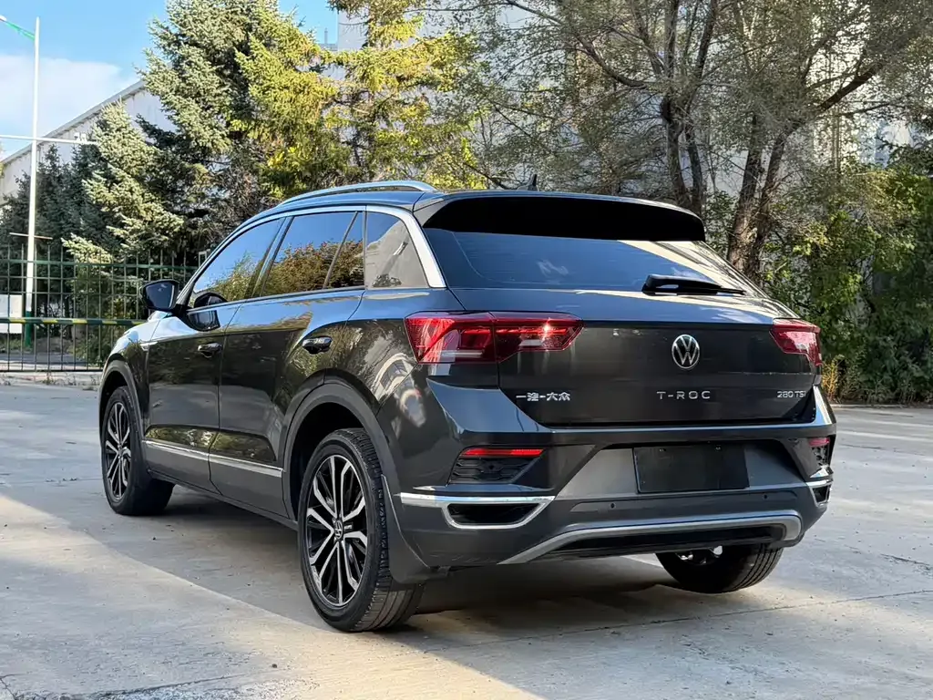 Volkswagen T-Roc — фото 6