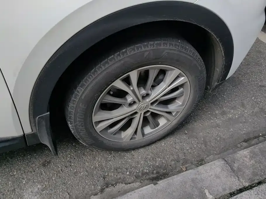 Buick Envision Plus — фото 3