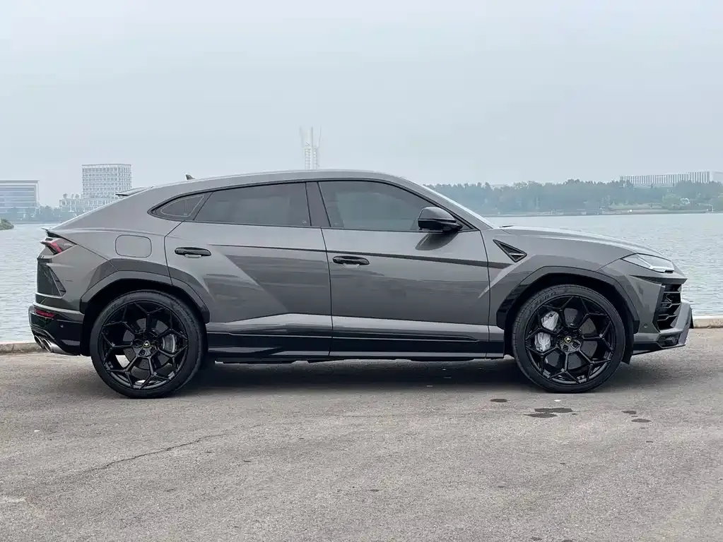 Lamborghini Urus — фото 8