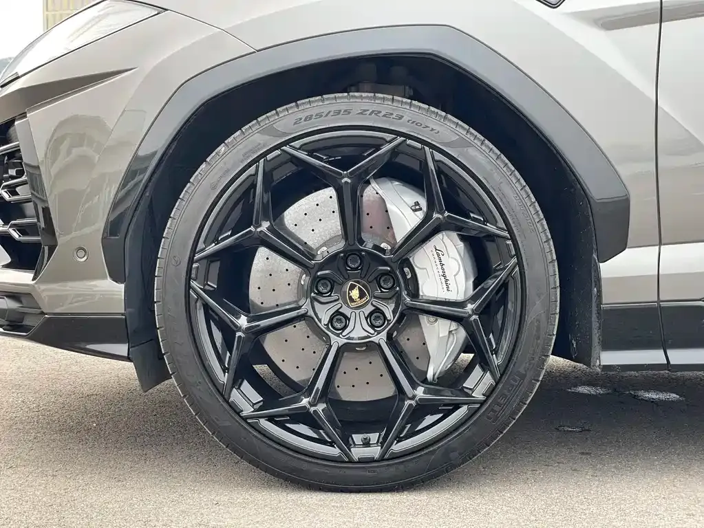 Lamborghini Urus — фото 9