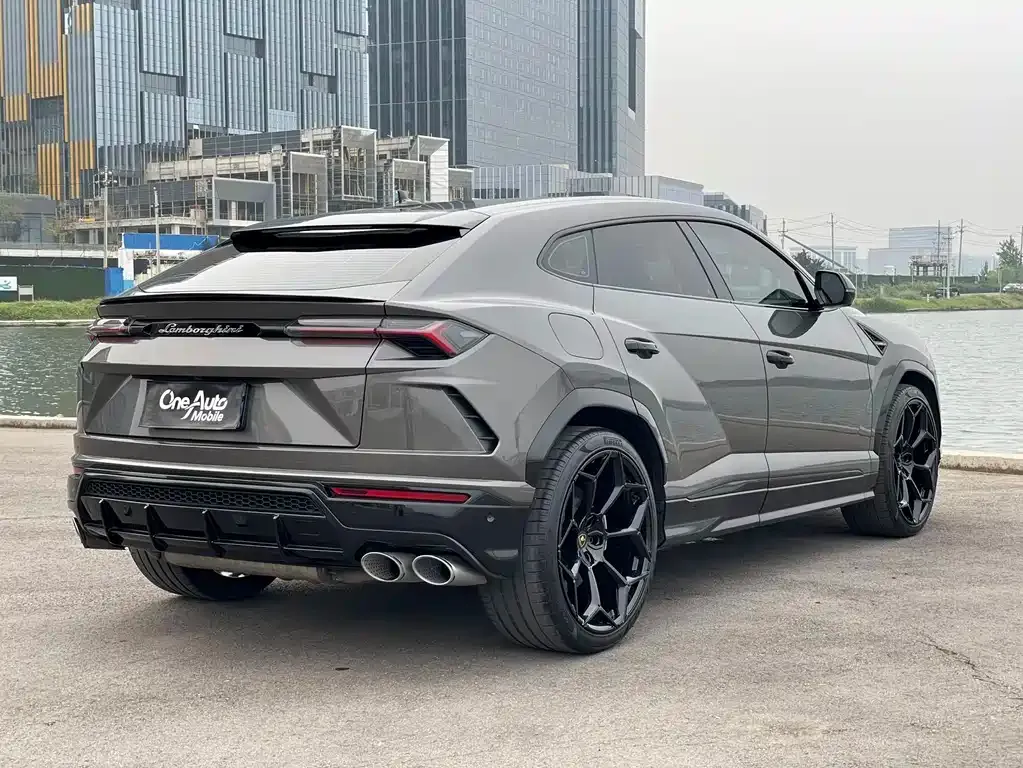 Lamborghini Urus — фото 10