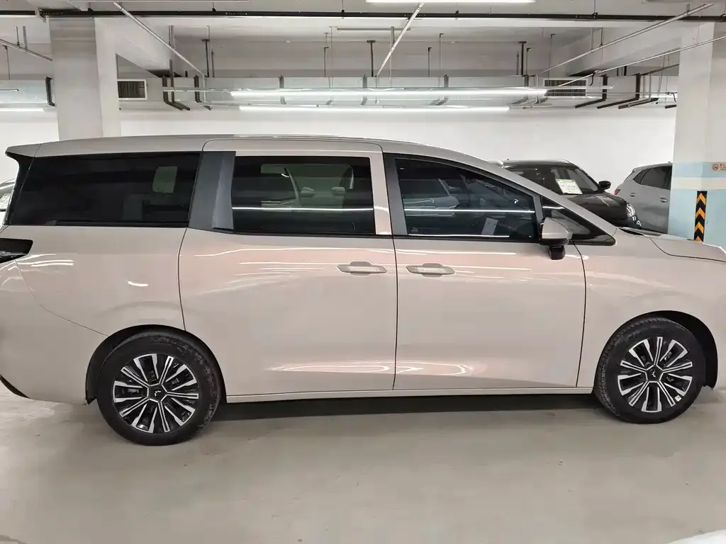Wuling Xingguang 730 New Energy — фото 2