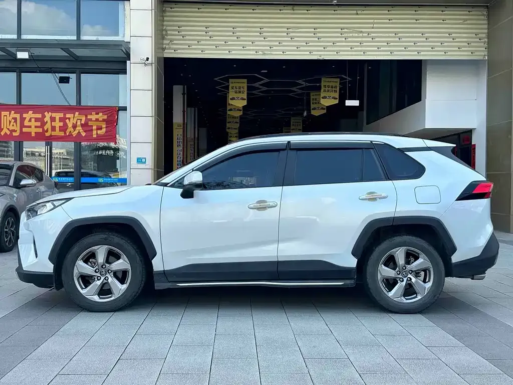 Toyota RAV4 — фото 10