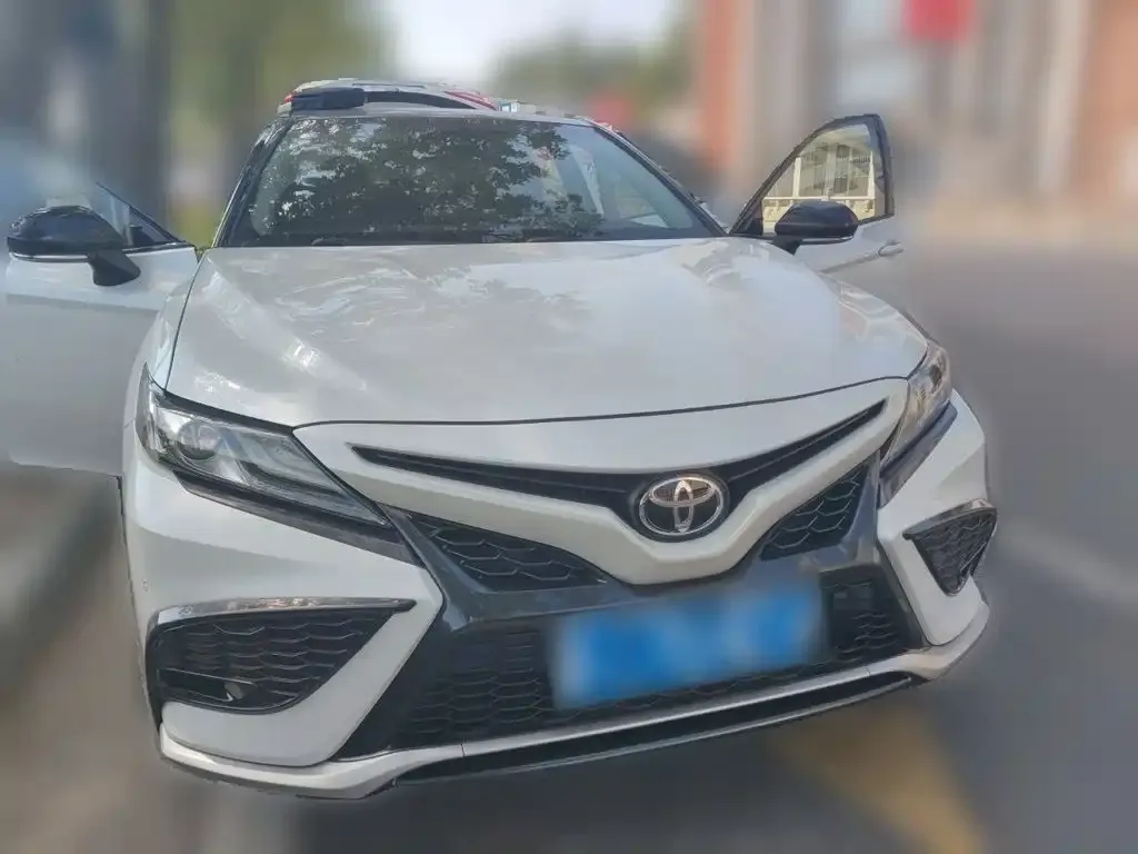 Toyota Camry — фото 4