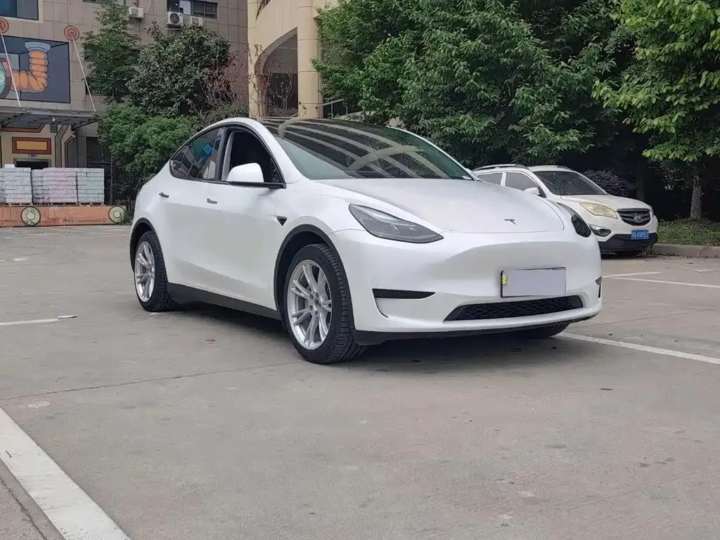Tesla Model Y — фото 7