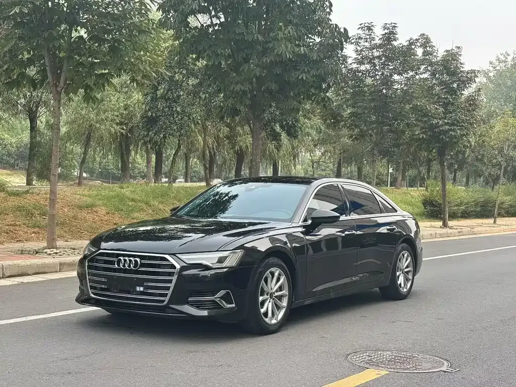 Audi A6L — фото 1